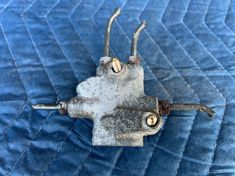 2003-2008 Toyota Corolla Brake No ABS Proportion Prop Regulator Valve OE #3324EM