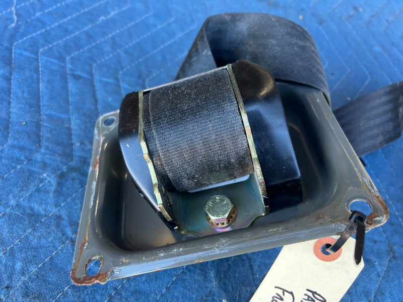 1986-1993 Volvo 240 244 245 Front Passenger Right Seat Belt Retractor OE #4342EM