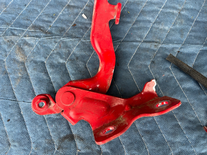 2012-2015 Chevy Cruze Front Left & Right Hood Hinge Pair Red 95406039 OE #2205CN