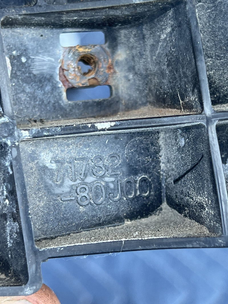 1973 Volvo 140 142 - Fender Bracket PN: 71732-80J00 71731-80J00