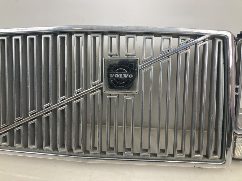 1981-1985 Volvo 240 245 Headlamp Set Grille Front Assembly OEM