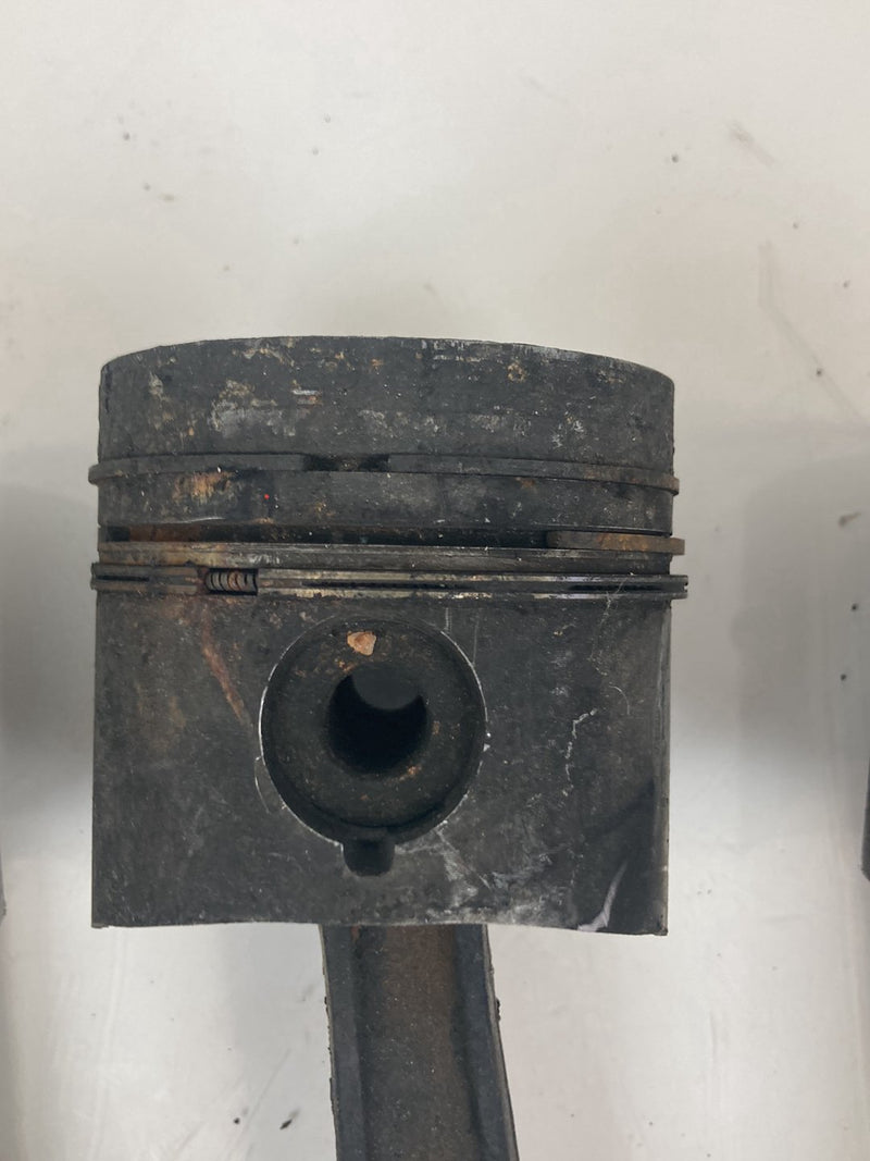 1980 Volvo 244 - Piston