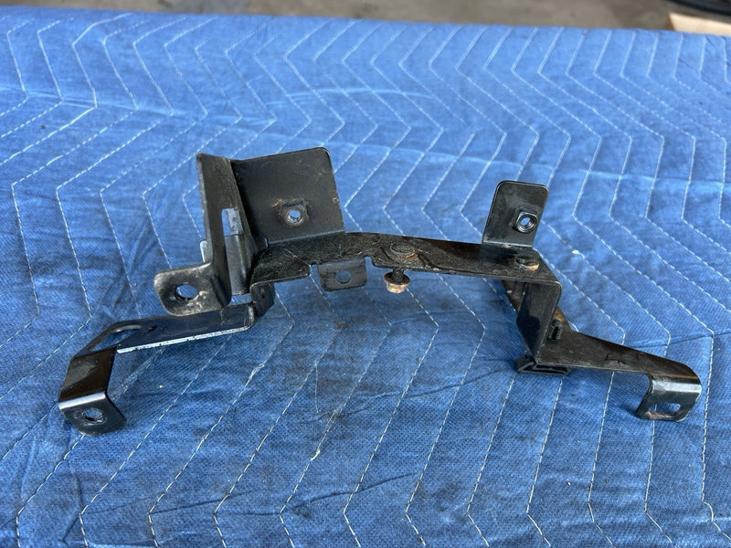 1998-2003 Jaguar XJR XJ8 X308 Engine Bay Support Bracket OEM #4807E