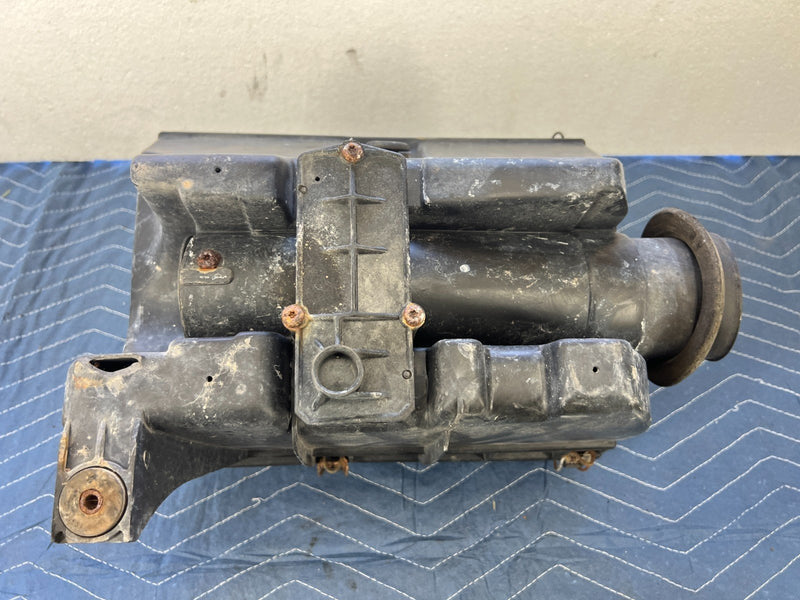 1992-1995 Volvo 940 740 Turbo Air Box Air Cleaner Assembly OEM #3179EM