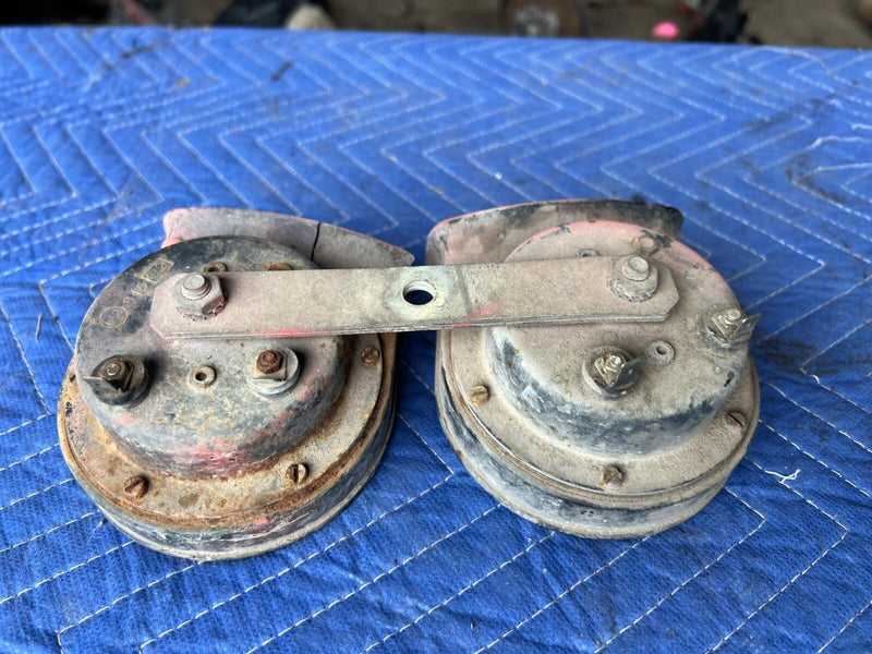 1983-1985 Porsche 944 Mixo Type TR129 High & Low Pitch Horn Pair OEM #1836EM