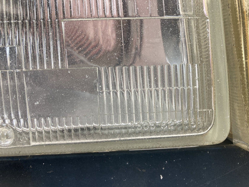 1992 Volvo 940 944 - Headlight PN: LE2255DR LE2255DL