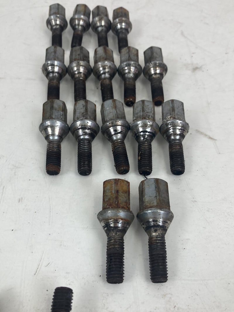 1998-2000 Volvo V70 Lug Nuts Bolts Set of 18 OEM #5225M