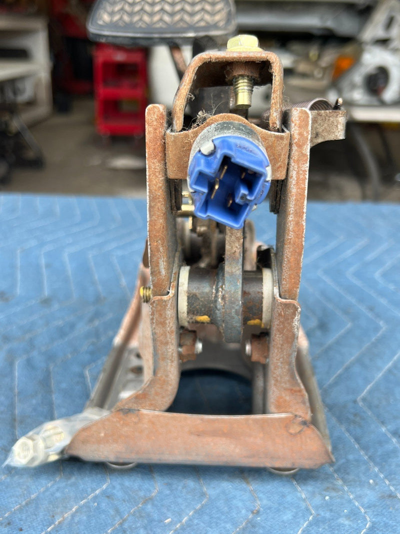 2002-2006  Toyota Camry  Brake Pedal Assembly OEM #117DU