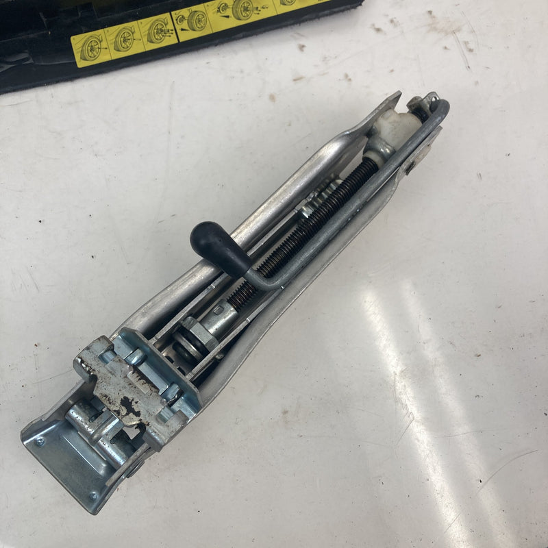 2001-2005 Volkswagen Passat Wheel Jack and Cover OEM #5521M