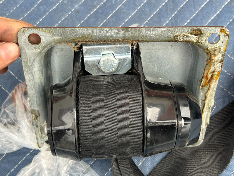 1967-1974 Volvo 140 142 144 145 Front Driver Left Seat Belt Retractor OE #4881EM