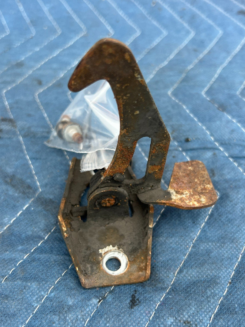 1992-1995 Volvo 940 740 Hood Latch Engine Bonnet Release Handle OEM #3285EM