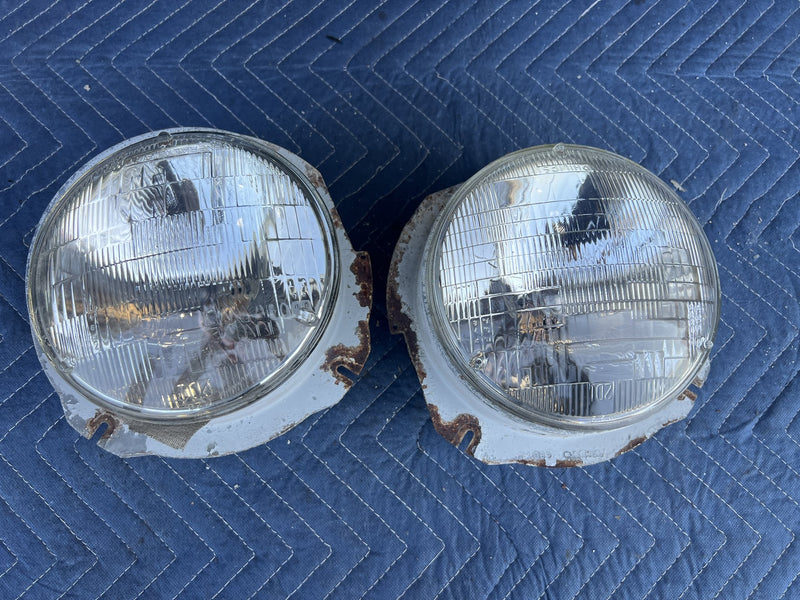 1973 Volvo 140 142 - Headlight Set PN: 686437
