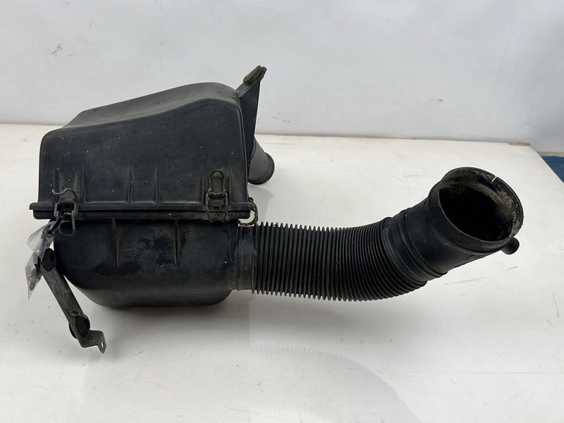 1975-1980 Volvo 244 240 Air Filter Cleaner Housing Box 1257306 OEM #5289EM