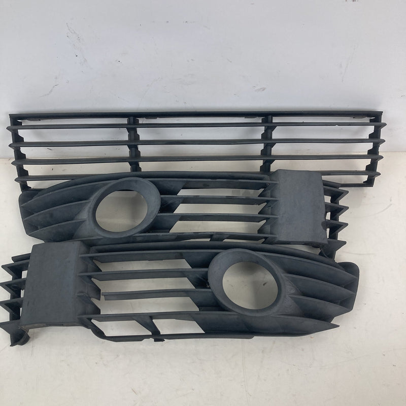 2001-2005 VW Volkswagen Passat Bumper Grille Lower 3 piece OEM #5569M
