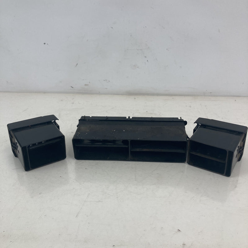 1981-1985 Volvo 240 245 Dash Vent Set LH RH 1259088 OEM