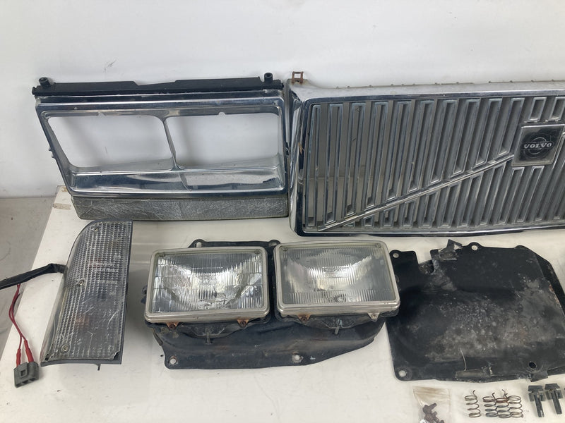 1981-1985 Volvo 240 245 Headlamp Set Grille Front Assembly OEM