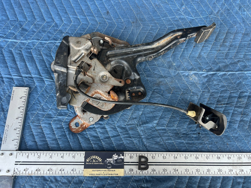1999-2002 Chevy Silverado GM 1500 2500 Emergency Parking Brake Pedal OEM #1740CN