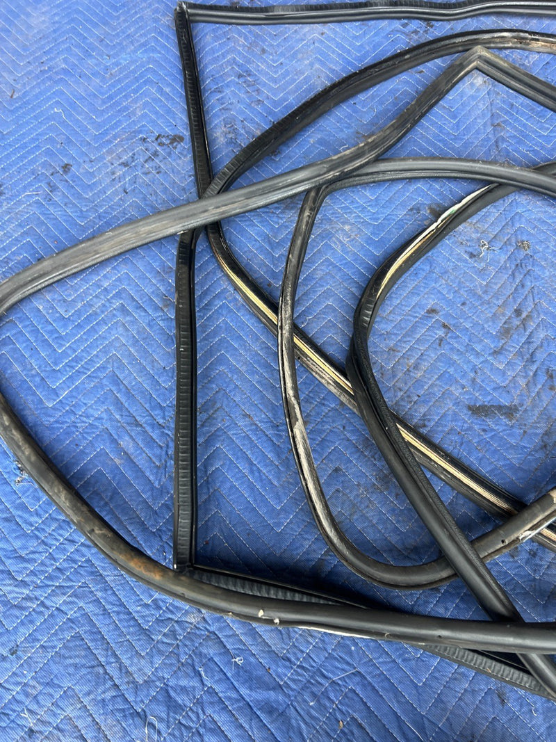 1992-1995 Volvo 940 740 Wagon Front Rear RH LH Door Weather Seal Set OEM #3295EM