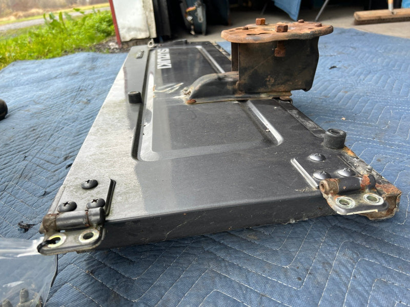 1985-1988 Suzuki Samurai SJ413 Lower Tailgate 67700-80060 OEM