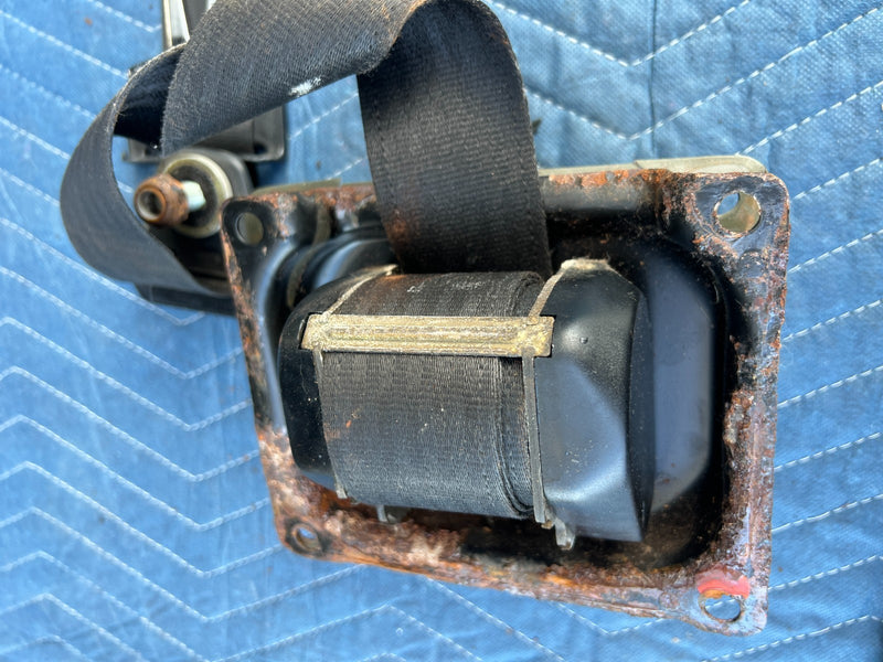 1986-1993 Volvo 240 244 Sedan Front Driver Left Seat Belt Retractor OEM #4194EM