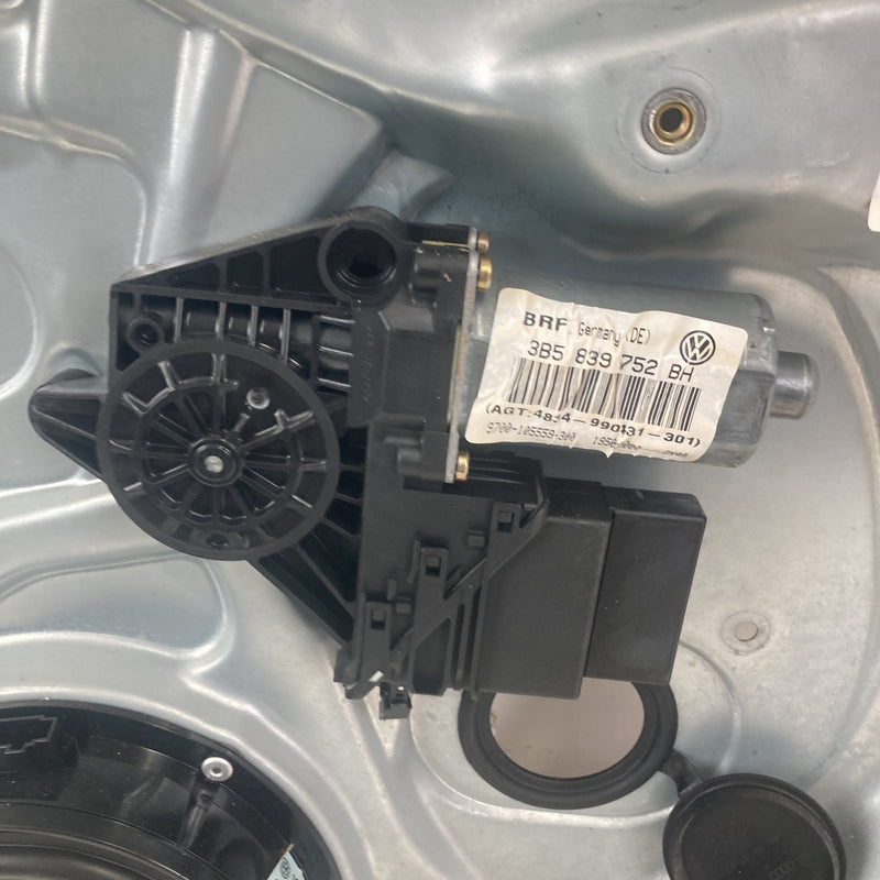 2001-2005 Volkswagen Passat Window Regulator Rear Right Motor OEM #5561M