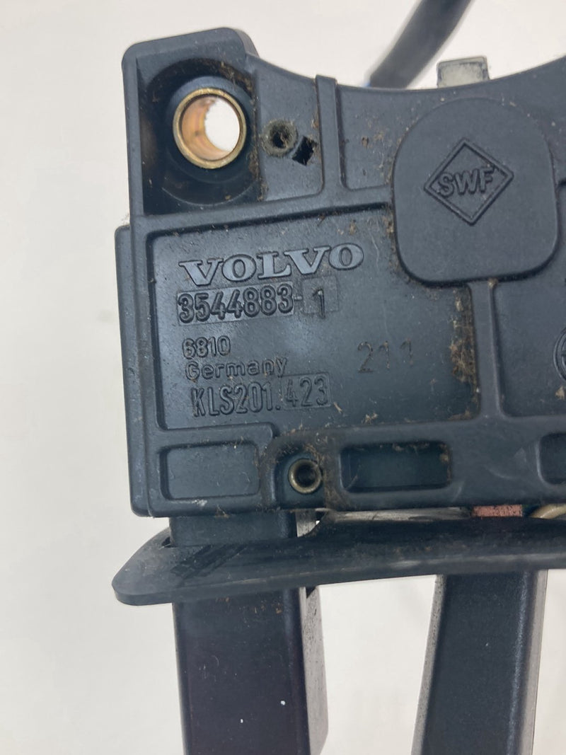 1992 Volvo 940 944 - Cruise Control Switch PN: 3544883