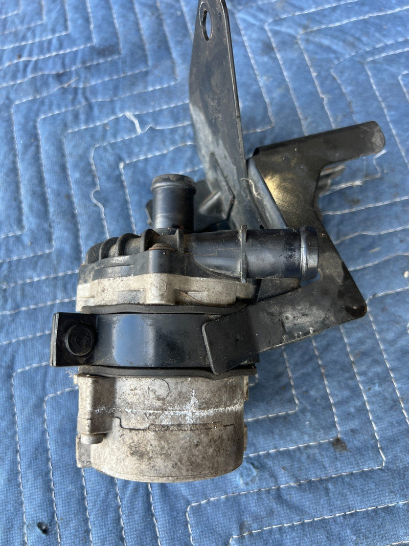 2005-2011 Audi A6 Circulation Water Pump Motor w/ Bracket 4F0145879D OEM #3465EM