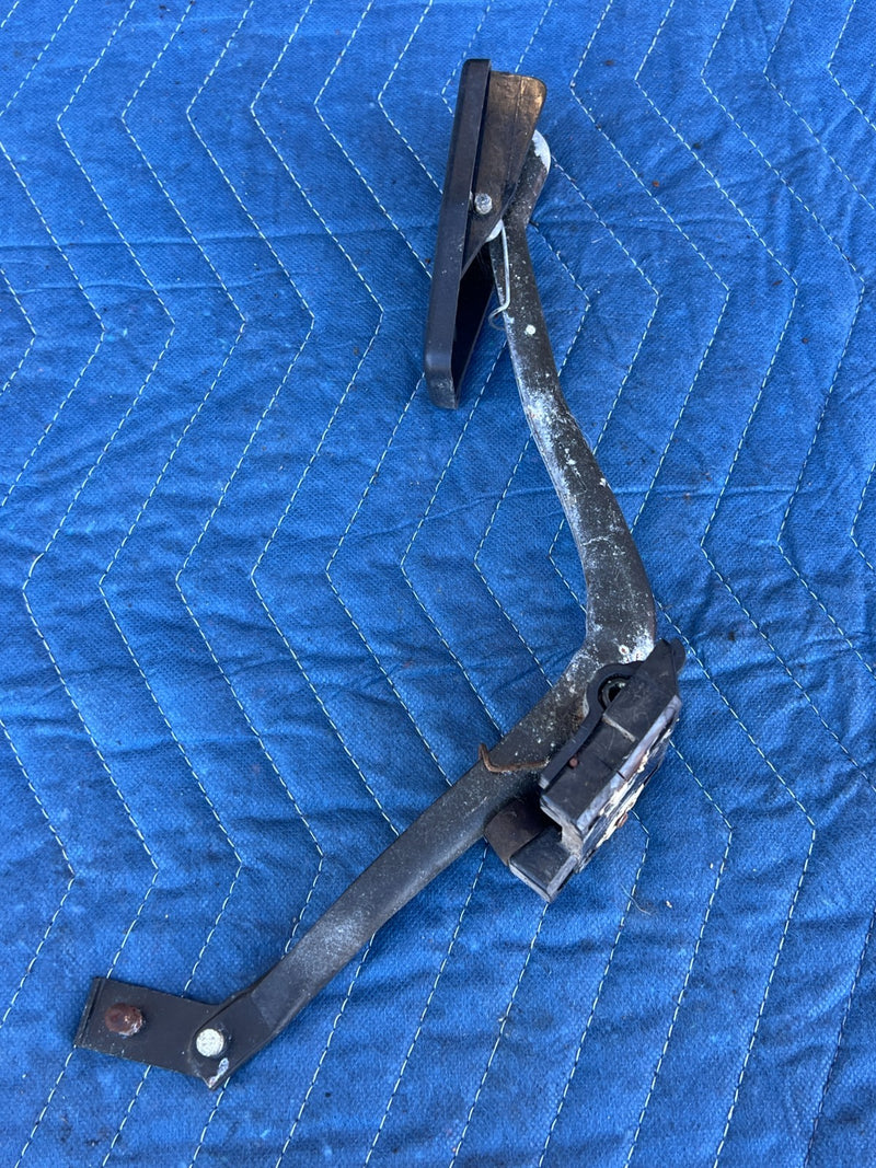 1986-1993 Volvo 240 244 Gas Accelerator Pedal Assembly w/ Bracket OEM #4261EM