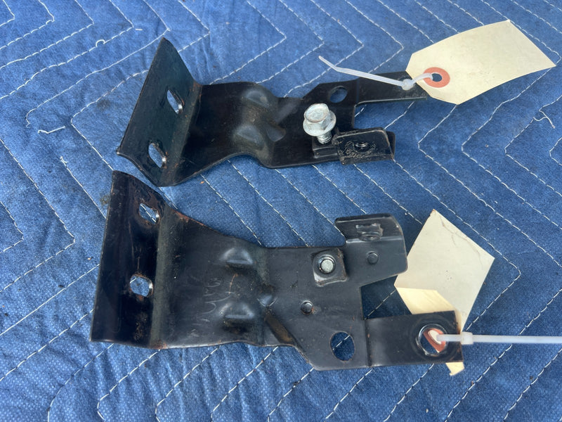 1967-1974 Volvo 140 142 144 145 Front Right & Left Dash Bracket Mount OE #4919EM