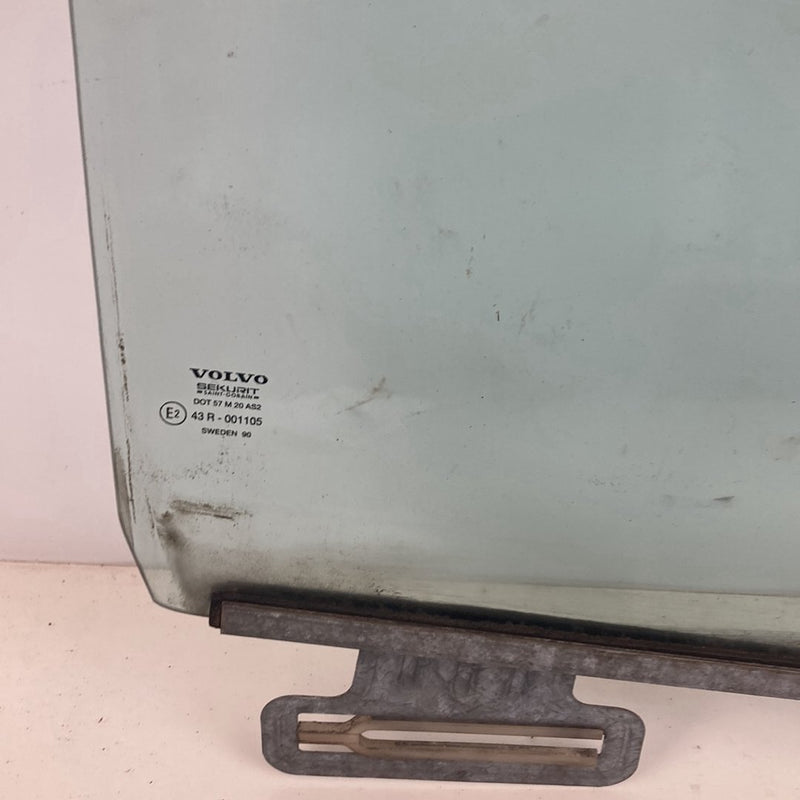 1986-1993 Volvo 240 244 Window Glass Passenger Front 43R-001105 90 OEM #4880M