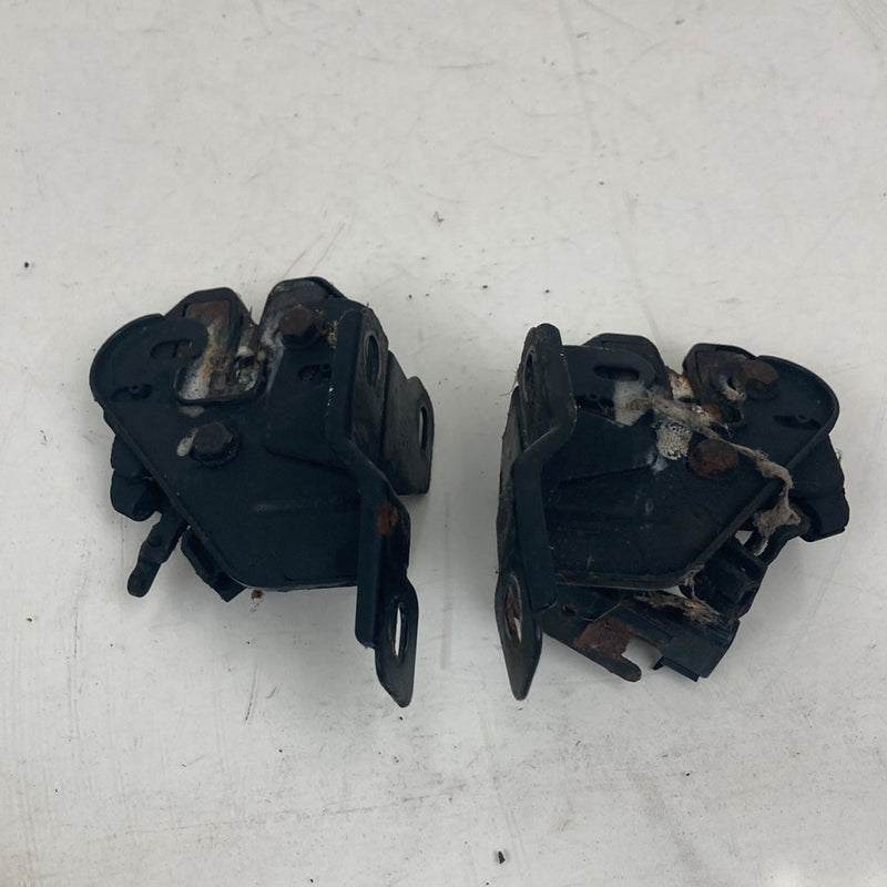 1998-2000 Volvo V70 Hood Latch Pair Left Right 9152932 9152860 OEM #5189M