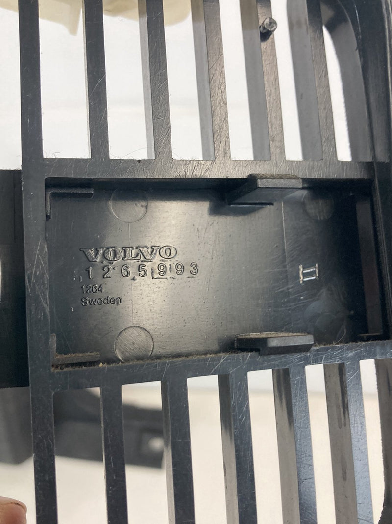 1992 Volvo 940 944 - Kick Panel PN: 1393279 1393269