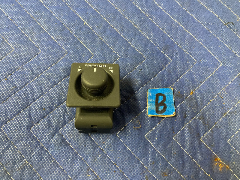 1998-2005 Land Rover Freelander Power Mirror Switch Button Control OEM #2977M