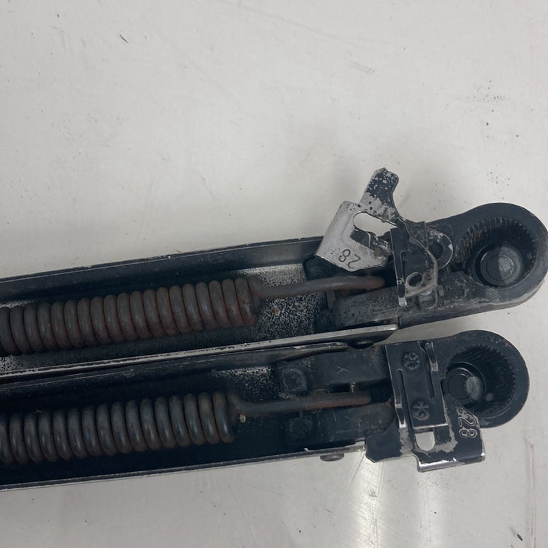 1995-1998 Chevrolet Silverado 2500 GMT400 Windshield Wiper Arm Pair OEM