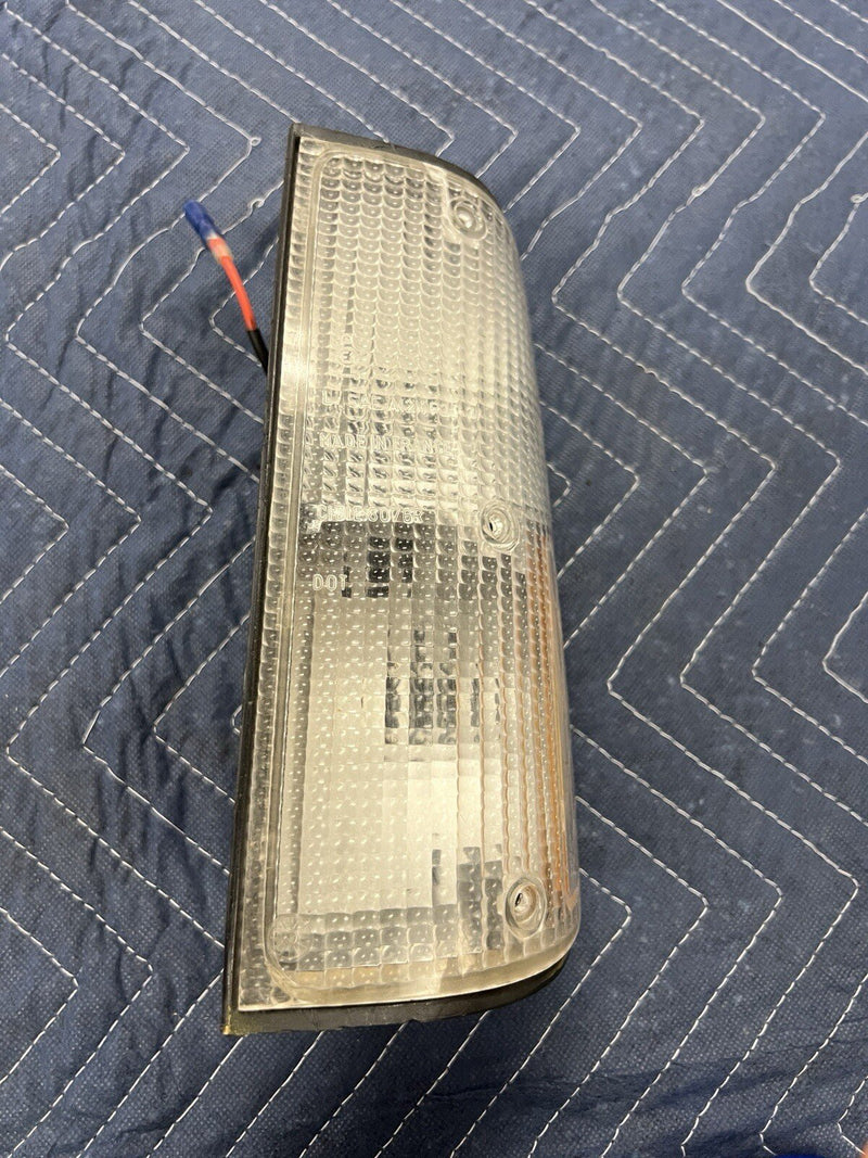 1975-1980 Volvo 240 Driver Side Left Front Turn Signal Flat Hood 3 Screw #3901E
