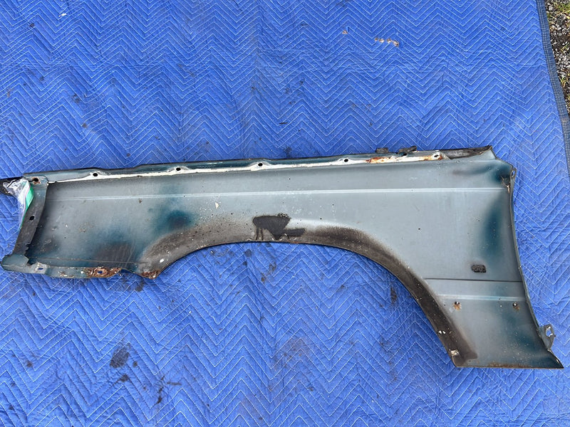 1990-1992 Volvo 740 745 940 Front Passenger Right Fender Panel Trim Blue Green Metallic OEM #5996EM