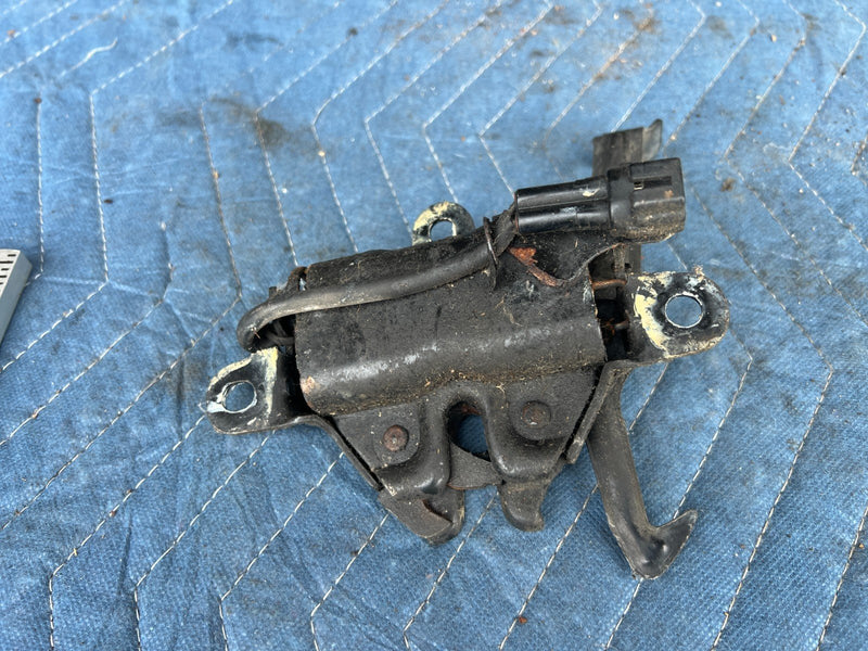 2002-2006 Toyota Camry Engine Hood Latch Assembly OEM #129DU