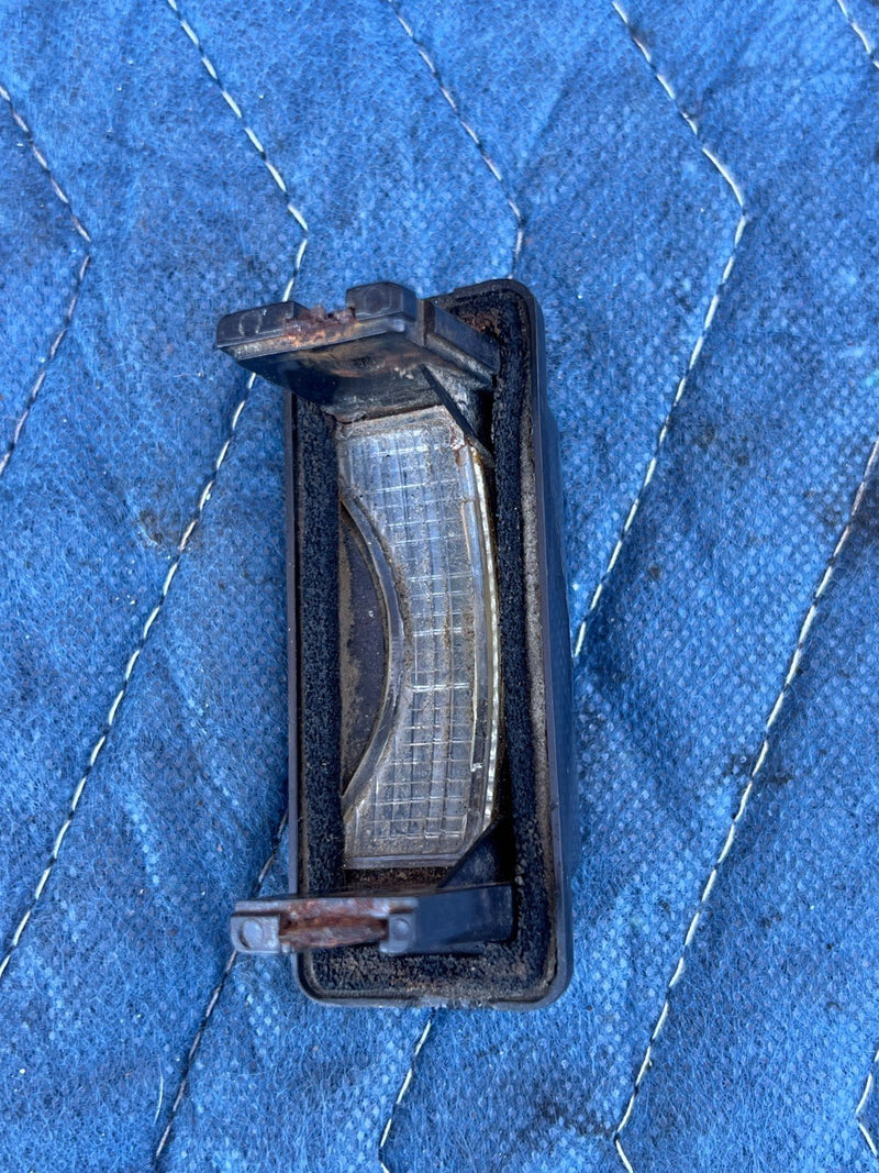 1986-1993 Volvo 240 244 245 License Plate Light Lamp Assembly 12933R4 OE #4170EM