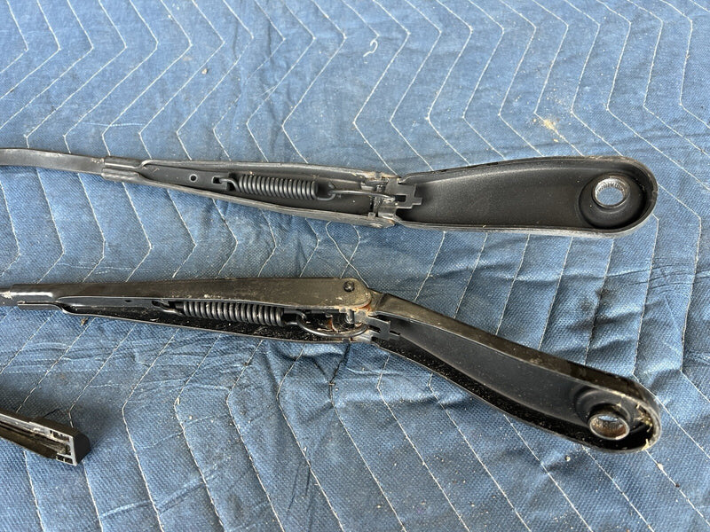 2008-2015 Volvo XC70 S80 Left & Right Wiper Arm Pair 30796036 30796035 OE #4226E
