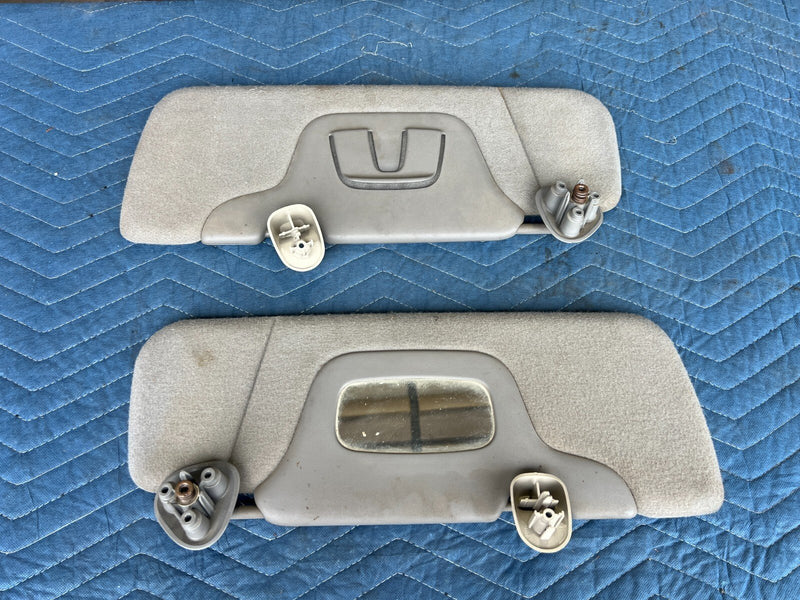 1999-2007 Chevy Silverado Left & Right Sun Visor Pair 1500261 OEM #1548CN