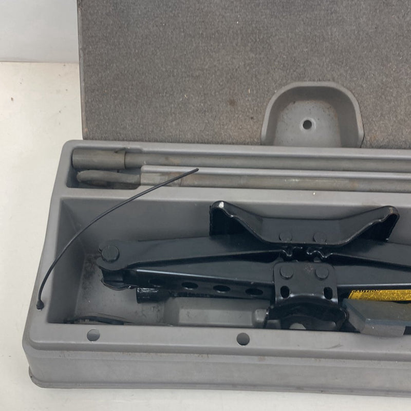 1996 Chevrolet Silverado GMT800 - Jack & Tool Kit