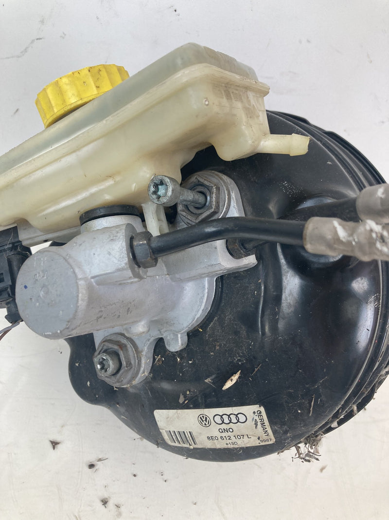 2001-2005 Volkswagen Passat Brake Booster Master Cylinder Assembly OEM #5522M
