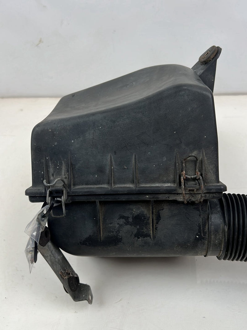 1975-1980 Volvo 244 240 Air Filter Cleaner Housing Box 1257306 OEM #5289EM