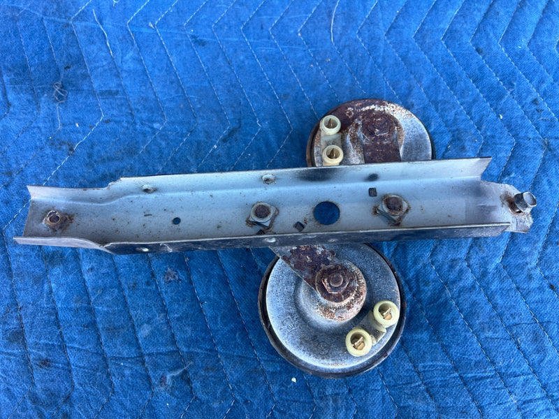 1986-1993 Volvo 240 244 245 Horn High & Low Tone w/ Mounting Bracket OEM #4506EM