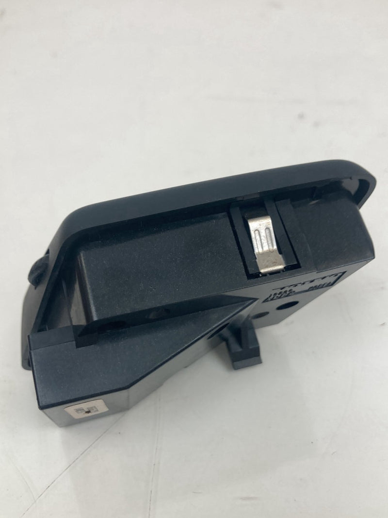 2003-2006 Volvo XC90 Right Rear Headphone Audio Control Switch 8666729 OE #4813M
