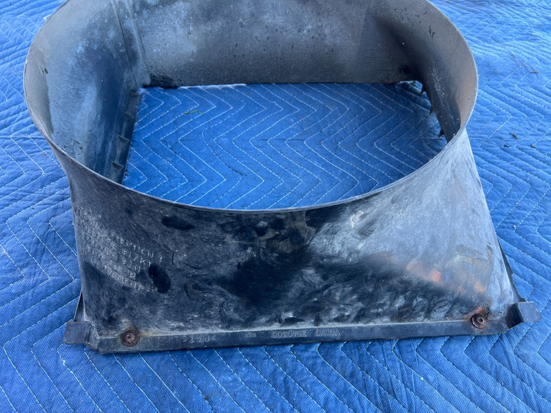 1986-1993 Volvo 240 244 Sedan Radiator & Cooling Fan Shroud 3540300 OEM #4279EM
