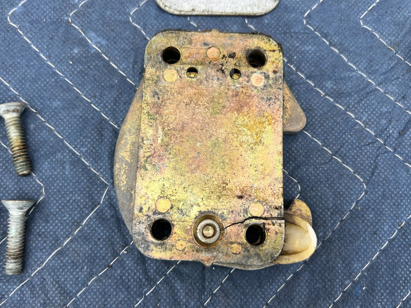 1967-1974 Volvo 140 142 144 145 Front Driver Left Door Latch Hardware OE #4876EM