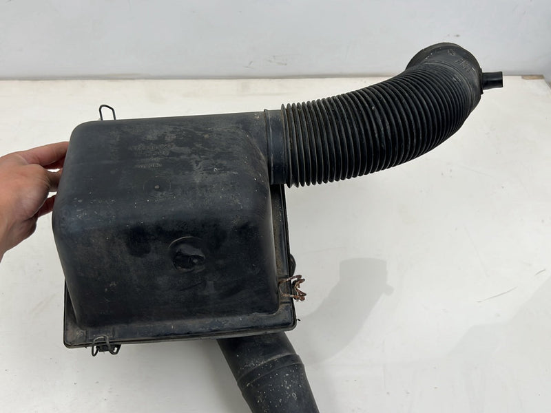 1975-1980 Volvo 244 240 Air Filter Cleaner Housing Box 1257306 OEM #5289EM