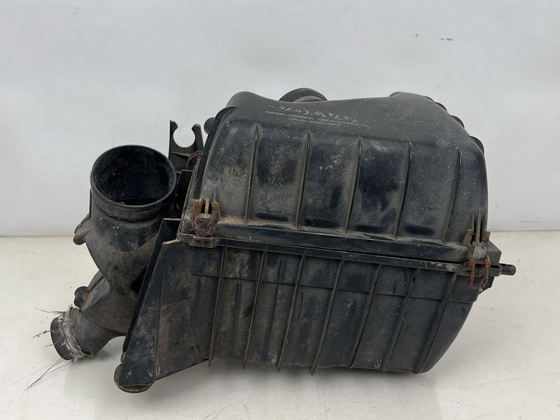 1990-1992 Volvo 740 745 940 Air Filter Cleaner Housing Box 3547102 OEM #5883EM
