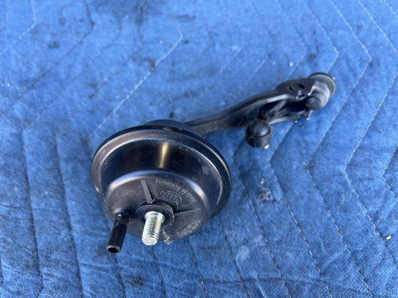 1986-1993 Volvo 240 244 245 Gas Pedal Assembly w/Cover & Vacuum Valve OEM #5051E